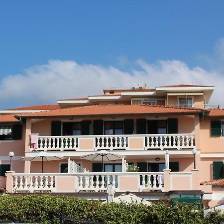 Del Prado Aparthotel Riva Ligure Exterior foto