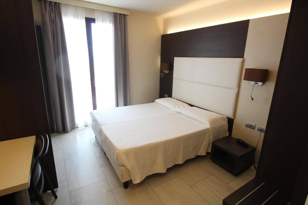Del Prado Aparthotel Riva Ligure Exterior foto