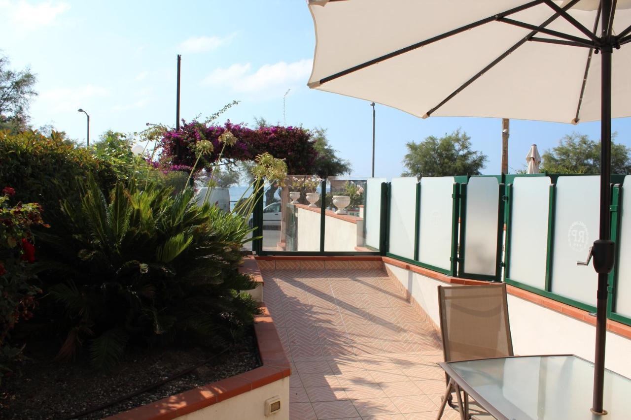 Del Prado Aparthotel Riva Ligure Exterior foto