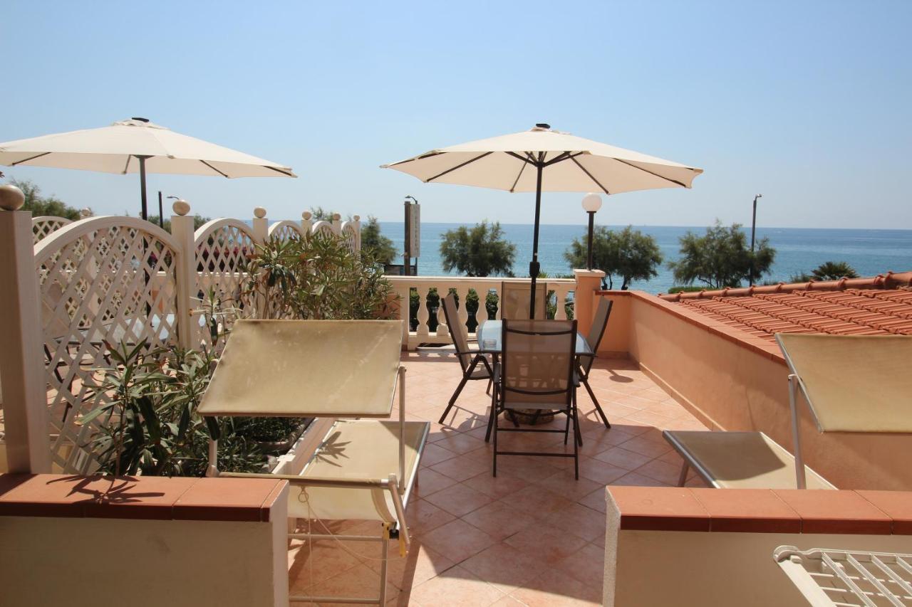 Del Prado Aparthotel Riva Ligure Exterior foto