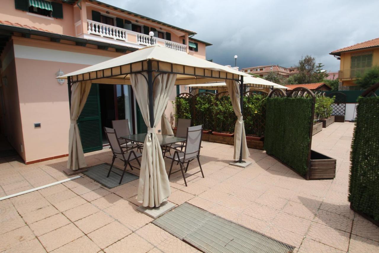 Del Prado Aparthotel Riva Ligure Exterior foto
