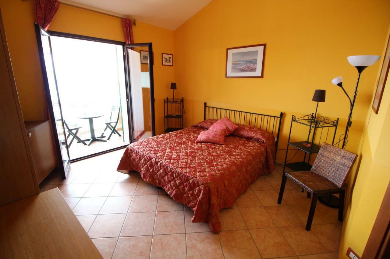Del Prado Aparthotel Riva Ligure Exterior foto