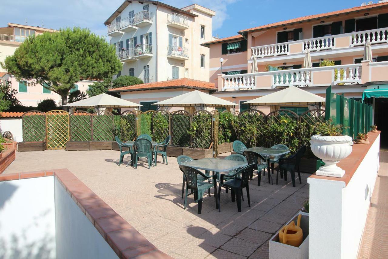 Del Prado Aparthotel Riva Ligure Exterior foto