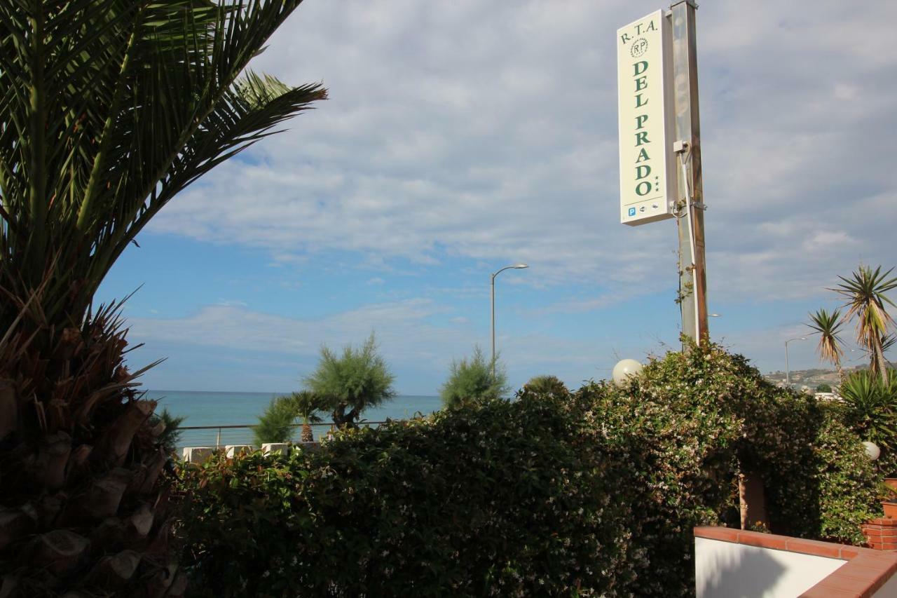 Del Prado Aparthotel Riva Ligure Exterior foto