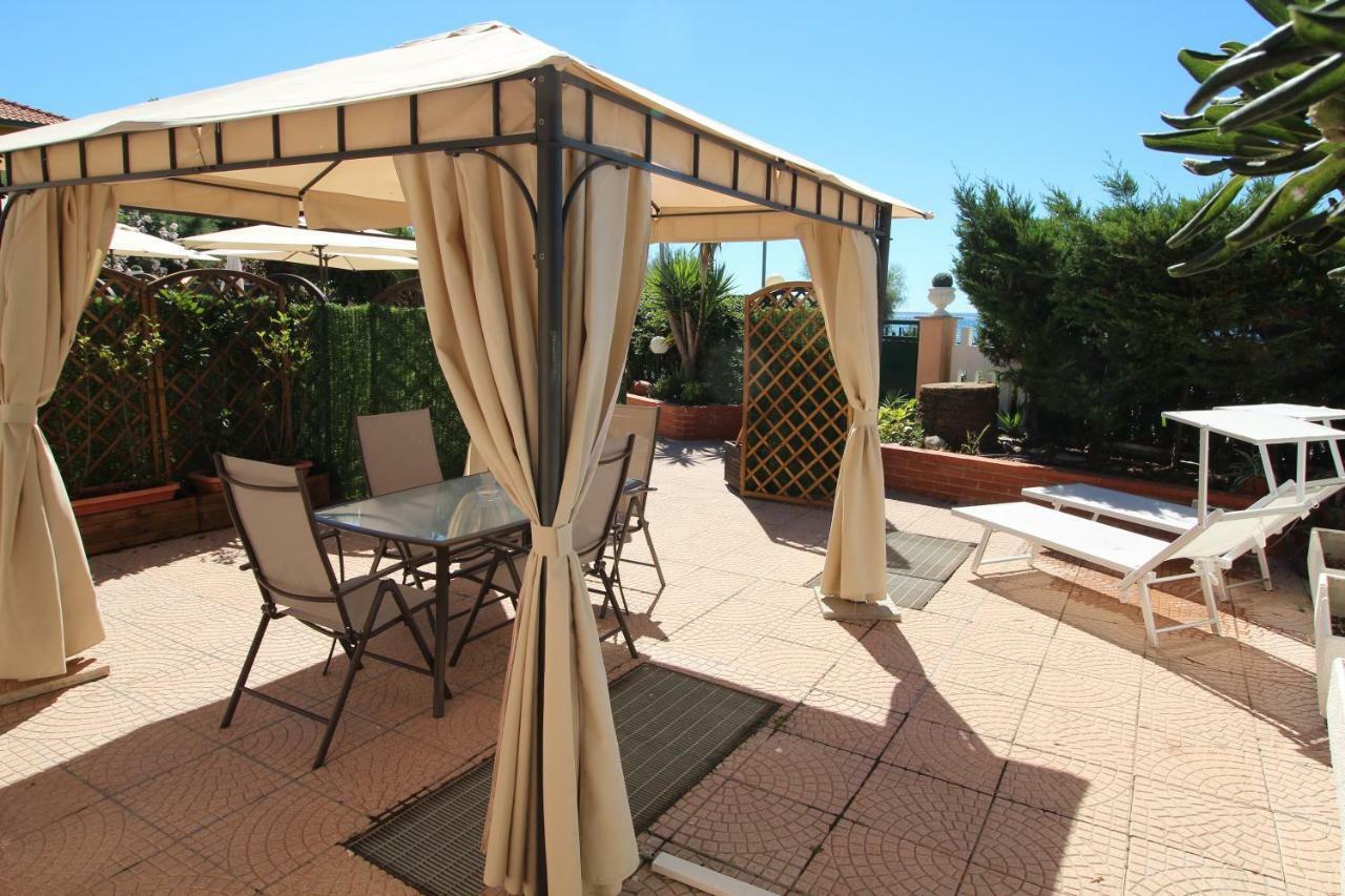 Del Prado Aparthotel Riva Ligure Exterior foto