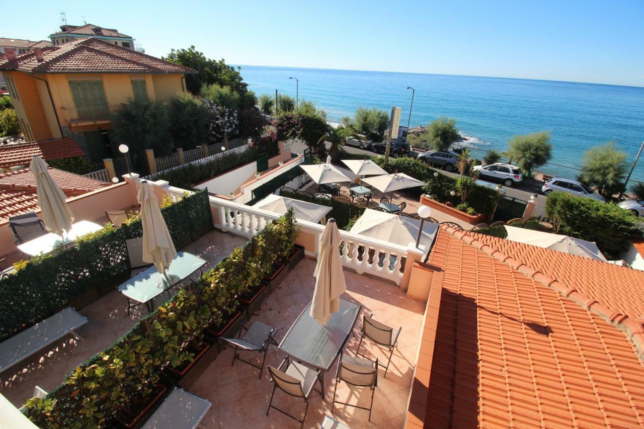 Del Prado Aparthotel Riva Ligure Exterior foto