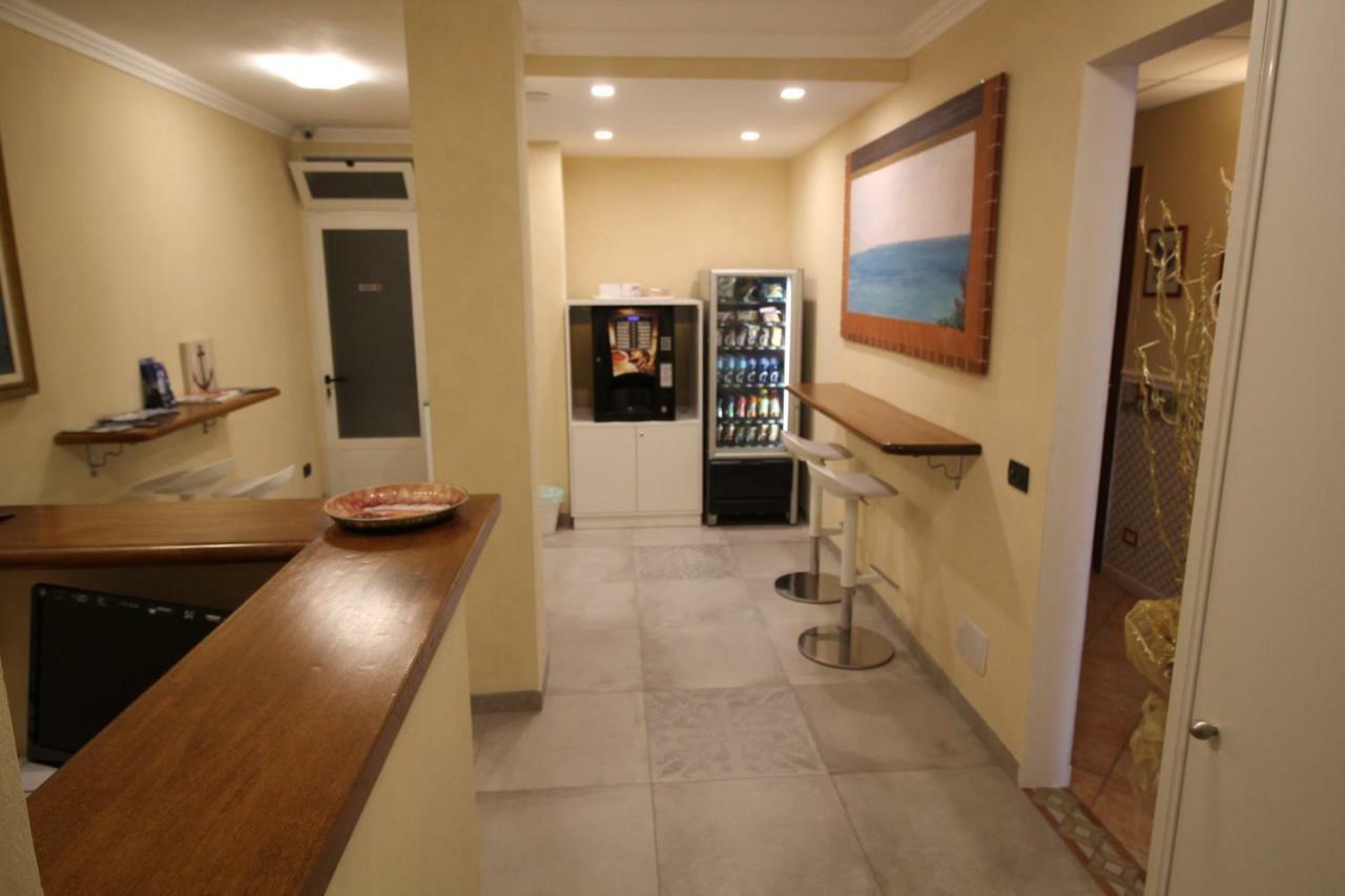 Del Prado Aparthotel Riva Ligure Exterior foto