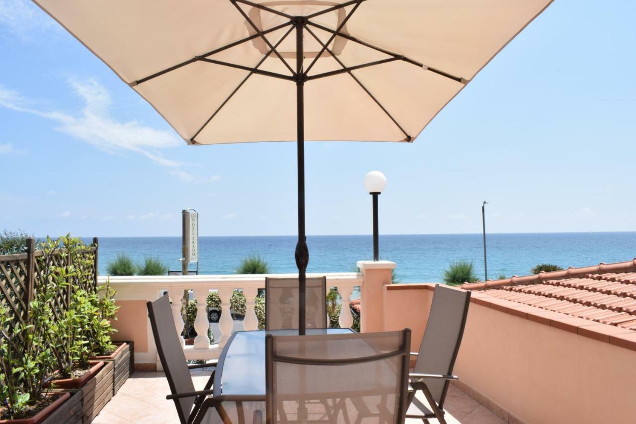 Del Prado Aparthotel Riva Ligure Exterior foto