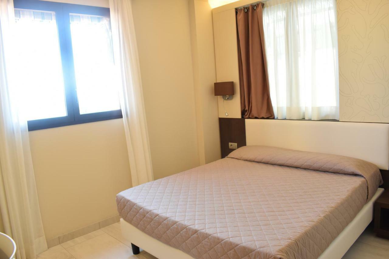 Del Prado Aparthotel Riva Ligure Exterior foto