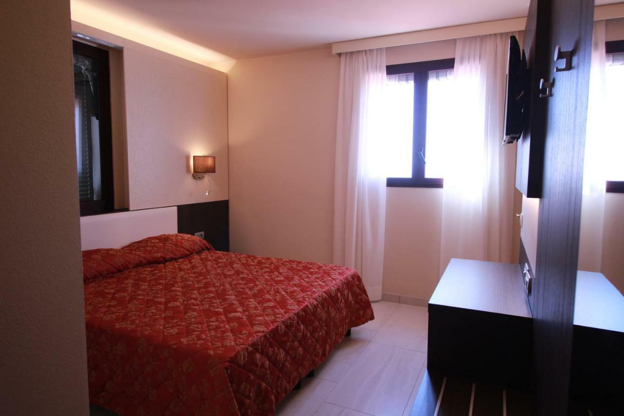 Del Prado Aparthotel Riva Ligure Exterior foto